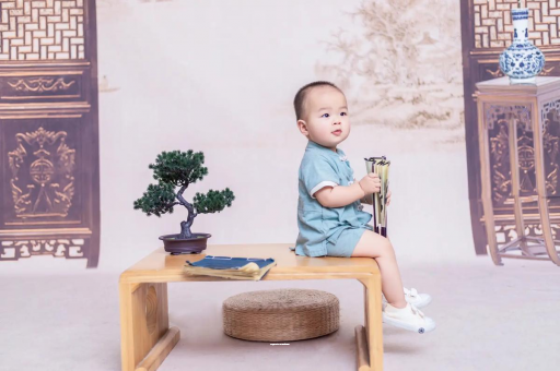 雅安宝宝眼睛肿是什么原因